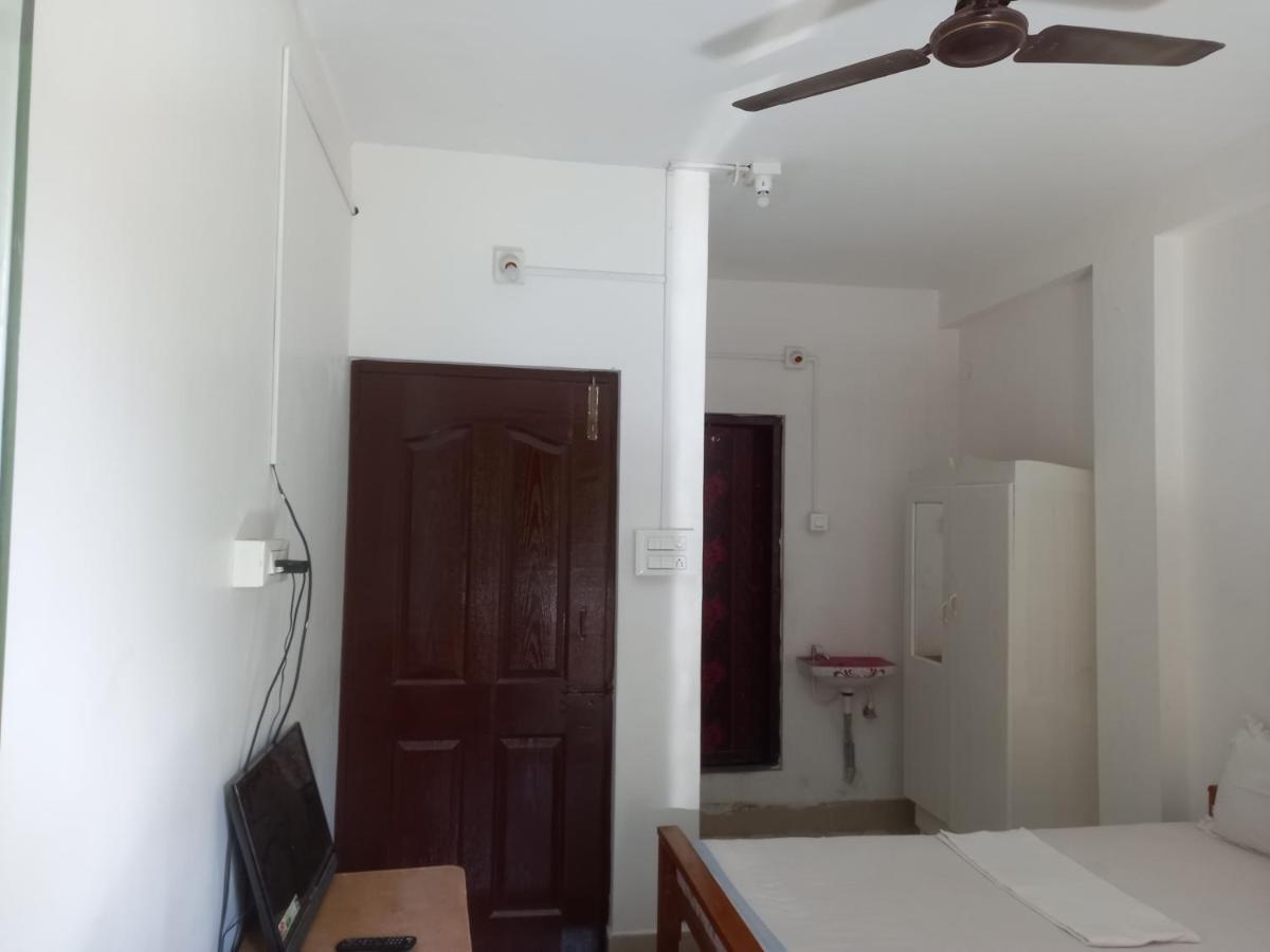 Parisha Residency- Temple Side Hotel จิตัมพรัม ภายนอก รูปภาพ