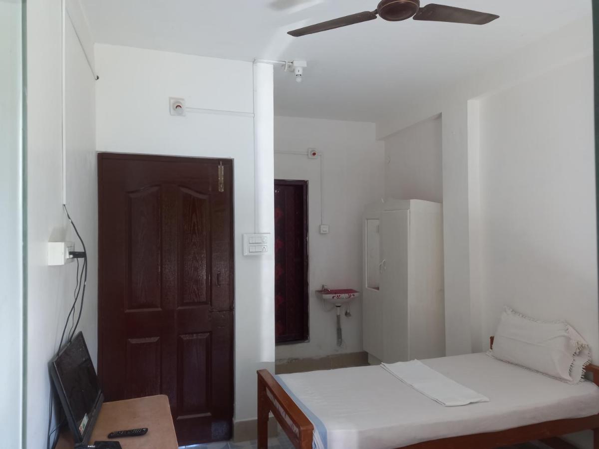 Parisha Residency- Temple Side Hotel จิตัมพรัม ภายนอก รูปภาพ