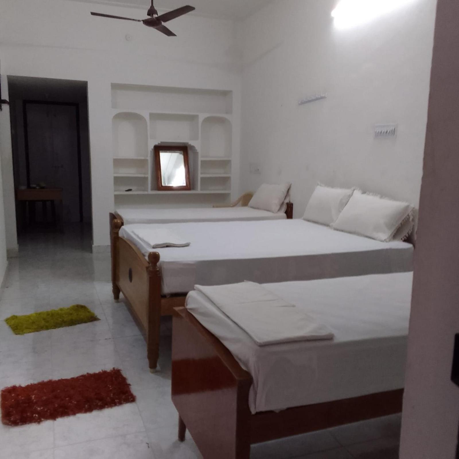Parisha Residency- Temple Side Hotel จิตัมพรัม ภายนอก รูปภาพ