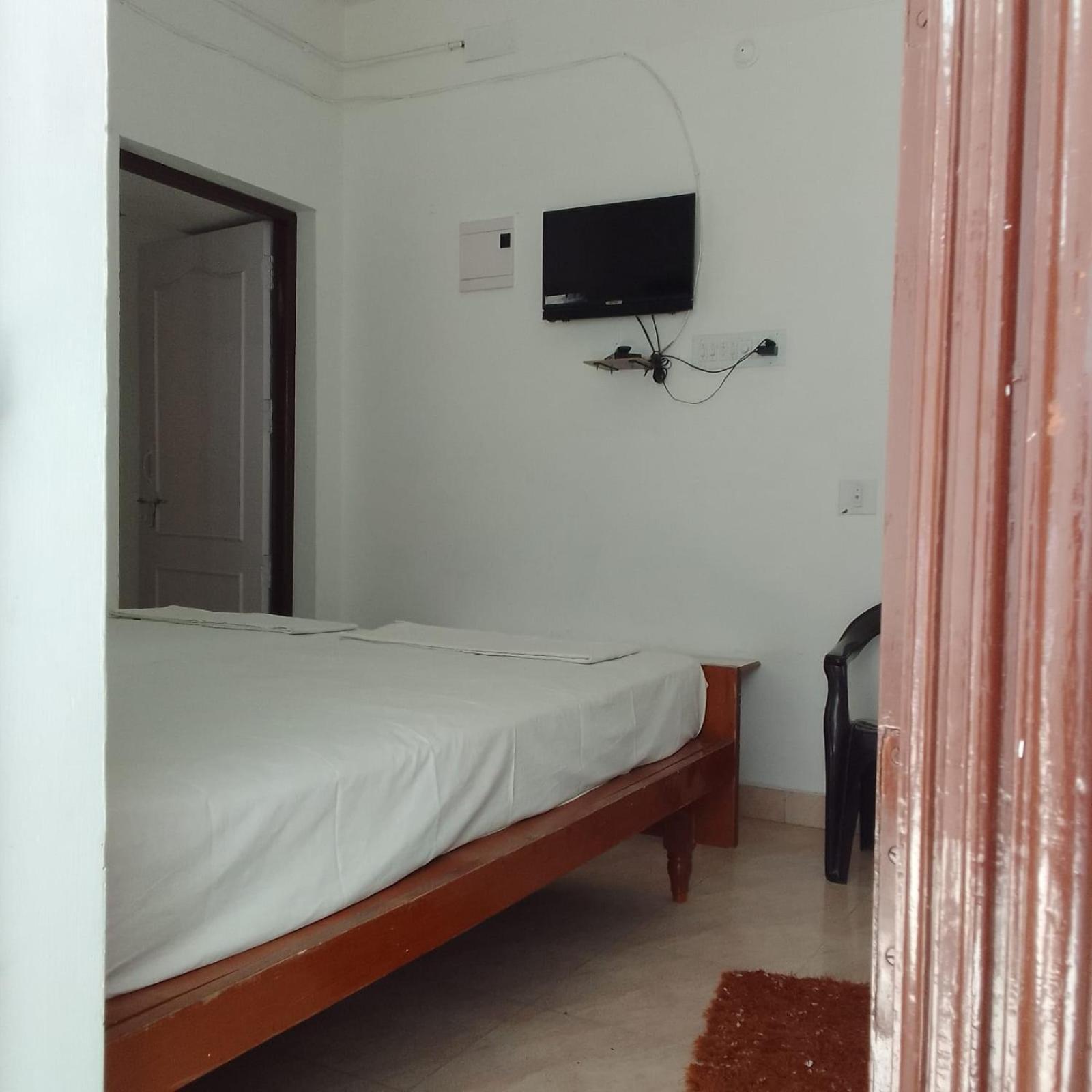 Parisha Residency- Temple Side Hotel จิตัมพรัม ภายนอก รูปภาพ